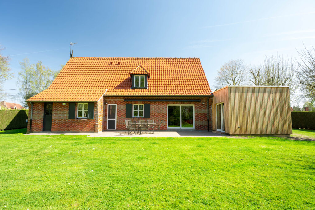 Guide d'inspiration : nos extensions bois en images 4 Extension bois vue du jardin