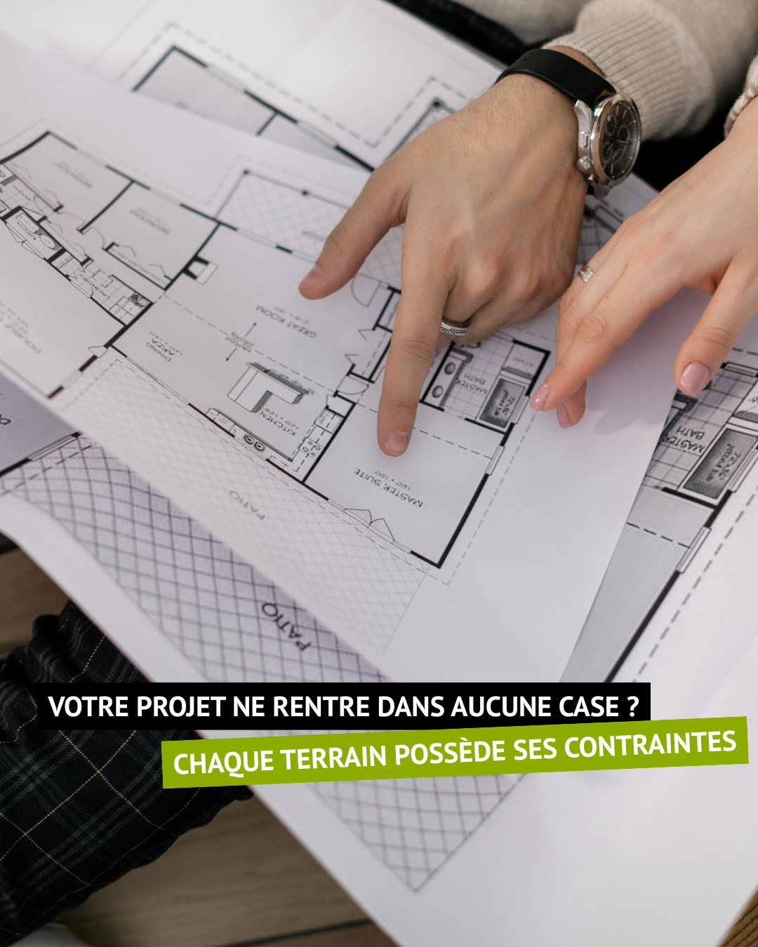 Lecture d'un plan d'extension de maison : chaque terrain a ses propres contraintes d'urbanisme