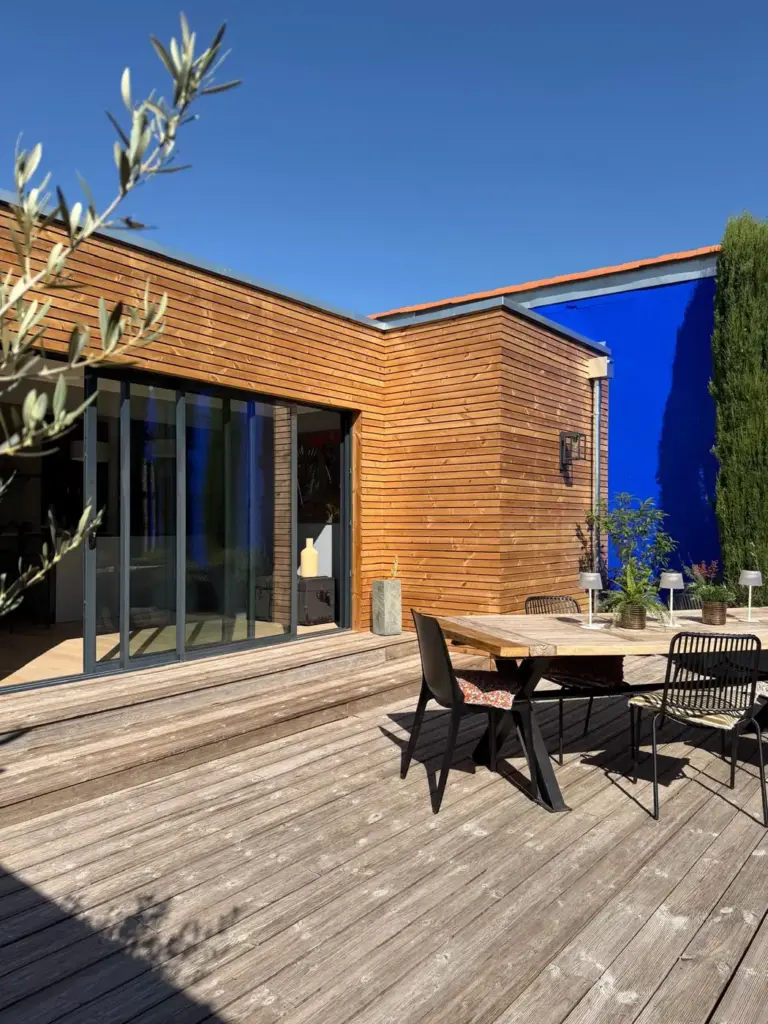 Mon Extension Bois La Rochelle 7 Façade en bardage pin thermochauffé d’une extension bois à Bourcefranc-le-Chapus