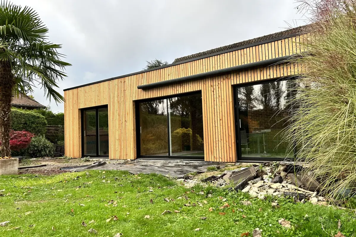 Mon Extension Bois Cambrai 7 Extension en ossature bois avec grandes baies vitrées à Jenlain, près de Valenciennes