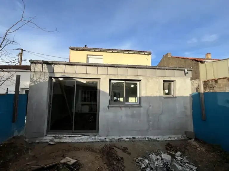 Extension bois Grand Ouest 19 Extension de 27 m² à La Rochelle, hors d'eau et hors d'air, côté jardin