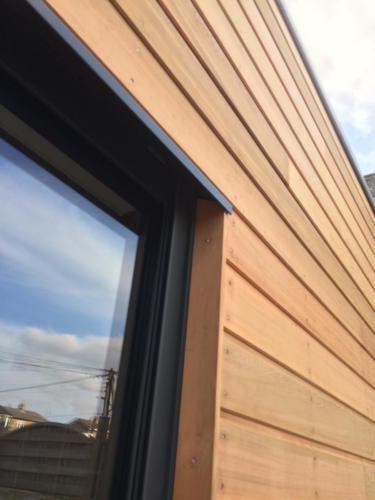Encadrement des fenêtres pour un kit mon extension bois