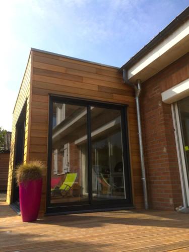 Extension en bois en red cedar rainure et languette horizontal