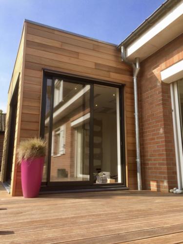 Extension en bois en red cedar rainure et languette horizontal