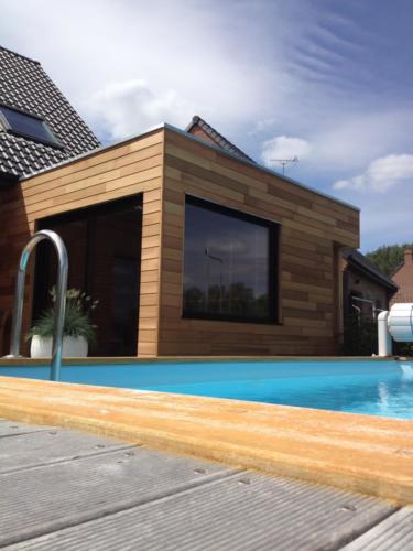 Extension en bois en red cedar rainure et languette horizontal